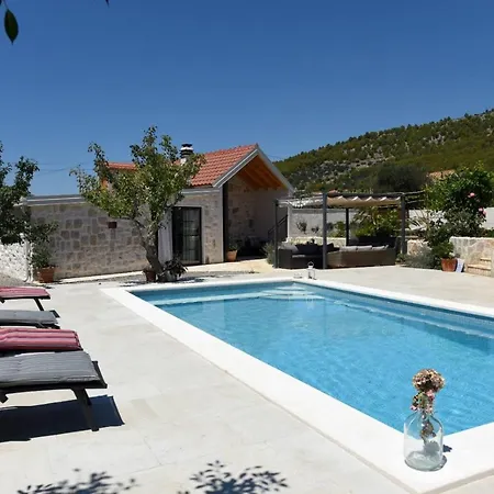 Countryside House Rusulica