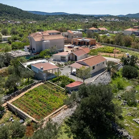 Countryside House Rusulica
